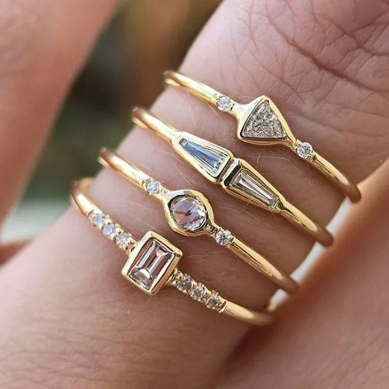 Set of 4 women's rings with flower crystal, party or engagement.
