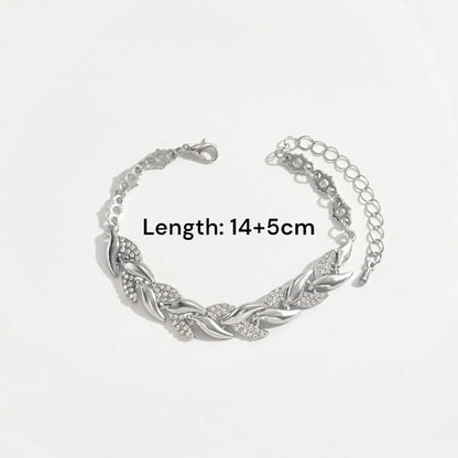 Women's set with necklace and rhinestone bracelet.