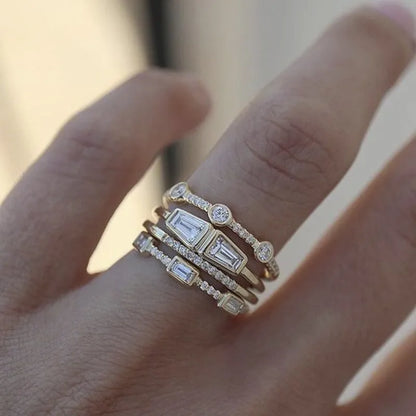 Set of 4 women's rings with flower crystal, party or engagement.
