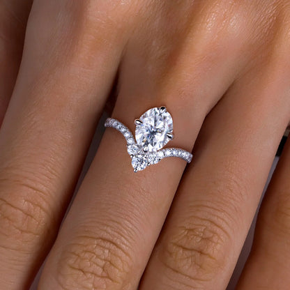AnuJewel Anel de Noivado Oval 3ct Moissanite D Color em Prata 925 – Design V Elegante